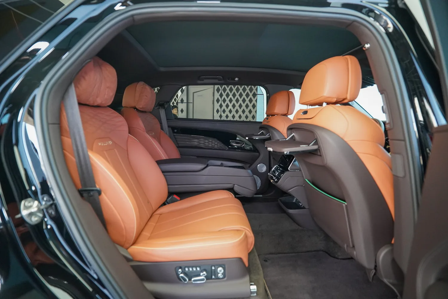 2024 Bentley Bentayga EWB Mulliner, 12/20