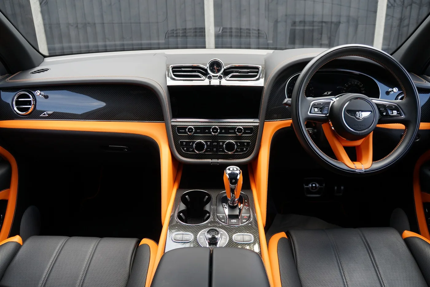 2024 Bentley Bentayga S proposée par un groupe de concessions agréées à Ripley, Royaume-Uni, photo 4 sur 25