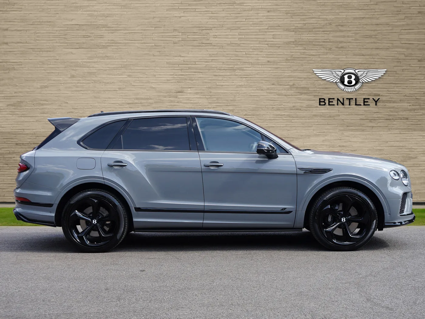 2024 Bentley Bentayga S proposée par un groupe de concessions agréées à Ripley, Royaume-Uni, photo 5 sur 25