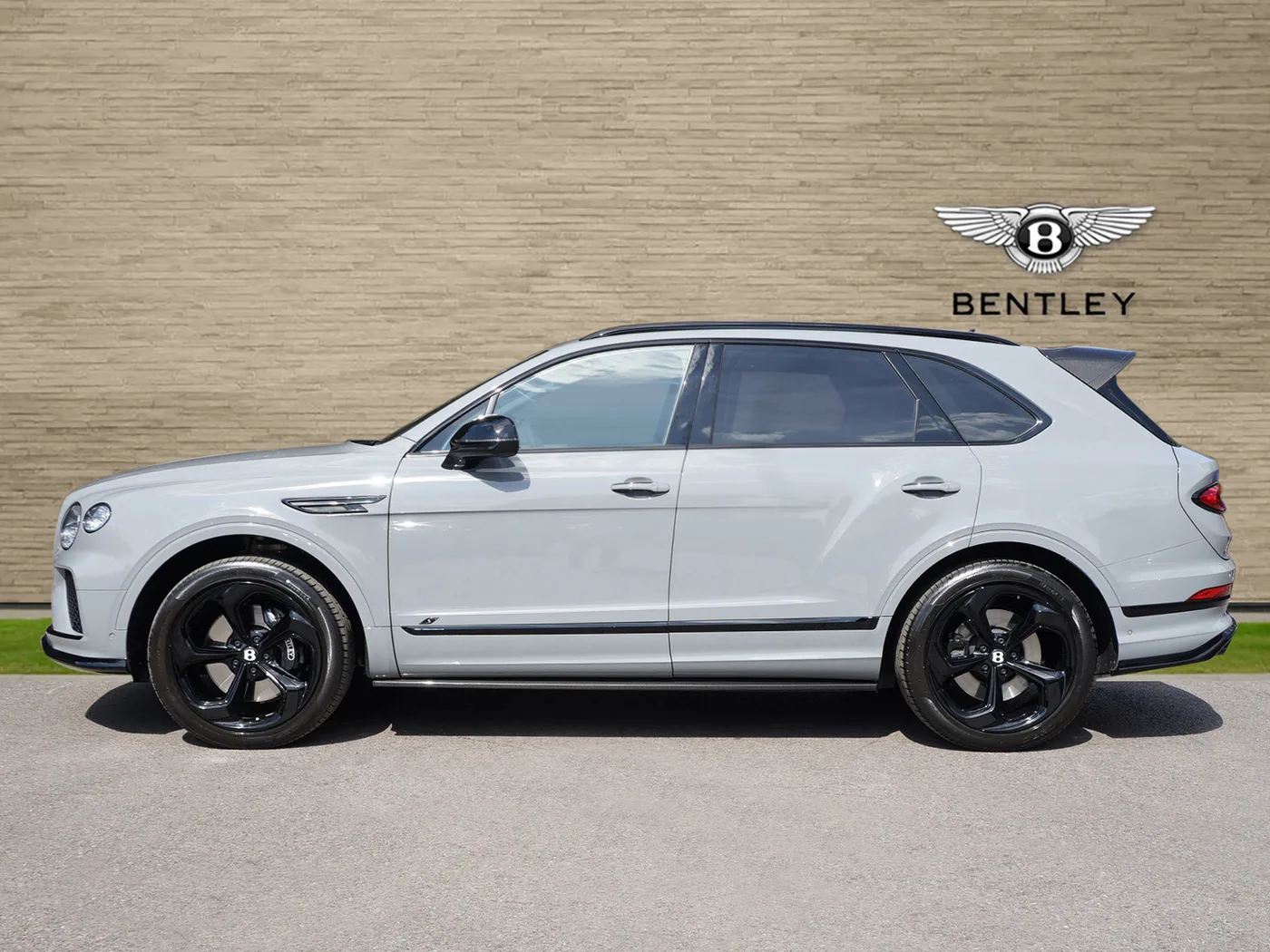 2024 Bentley Bentayga S proposée par un groupe de concessions agréées à Ripley, Royaume-Uni, photo 7 sur 25