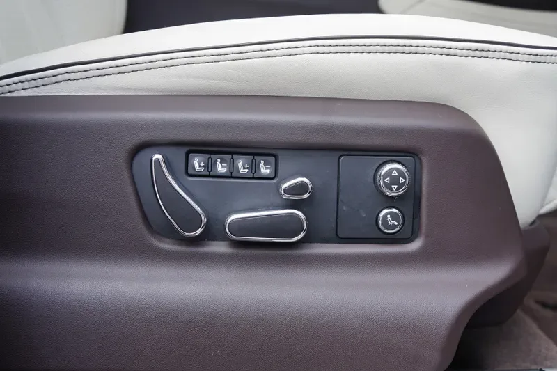 2024 Bentley Bentayga S, 17/30