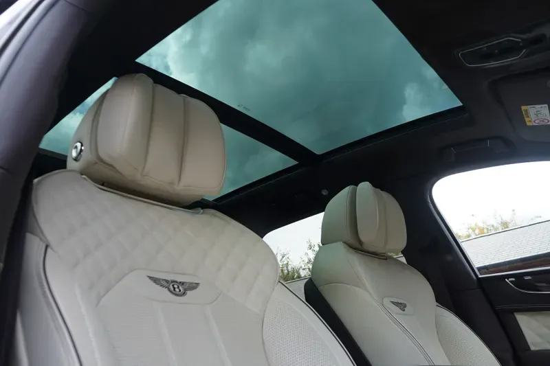 2024 Bentley Bentayga S, 28/30