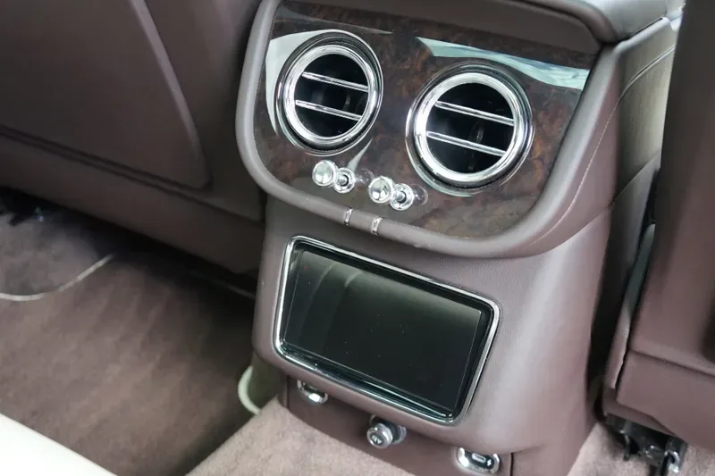 2024 Bentley Bentayga S, 29/30