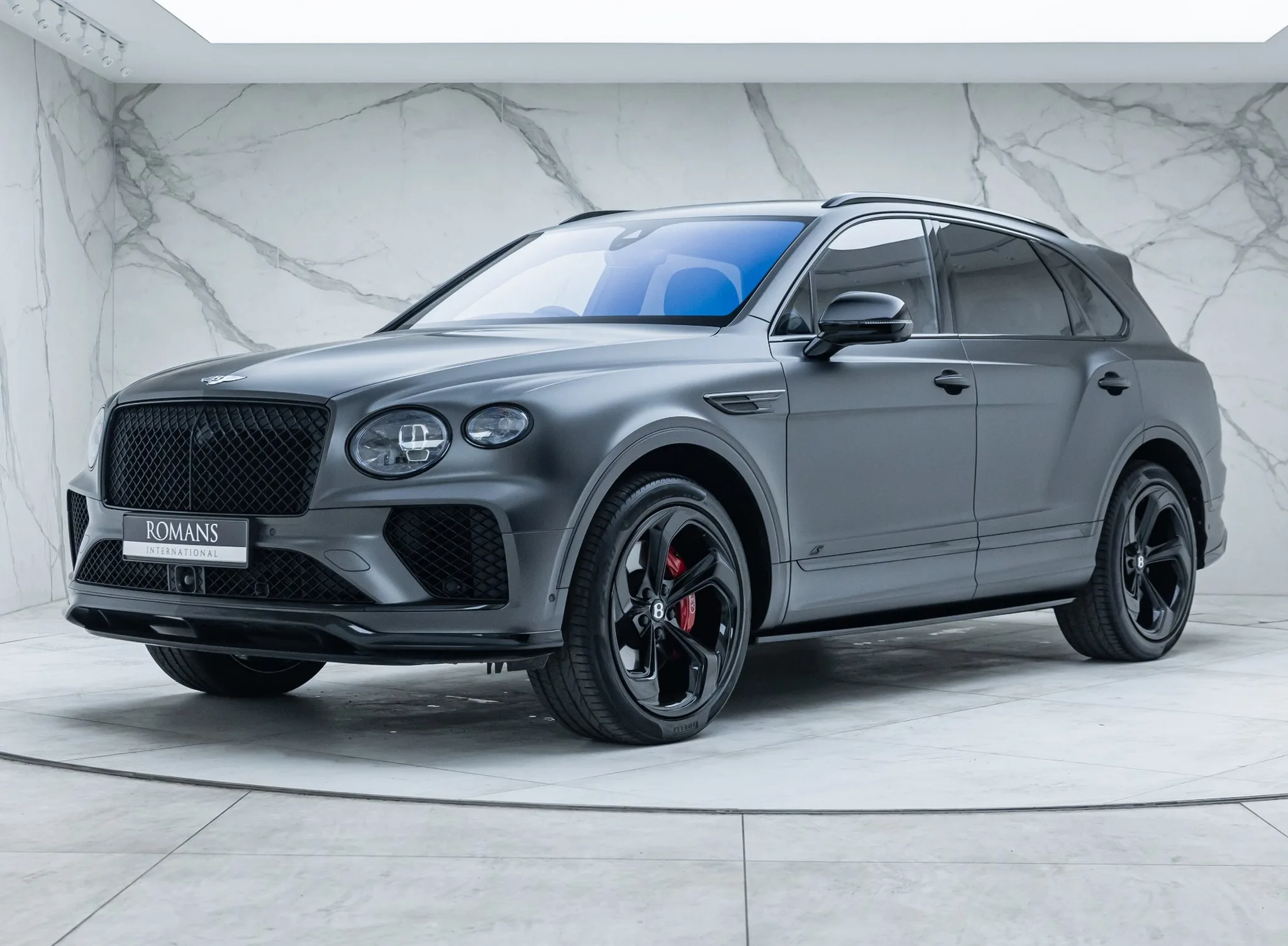 2024 Bentley Bentayga S V8 proposée par un concessionnaire spécialisé à Banstead, Royaume-Uni, photo principale