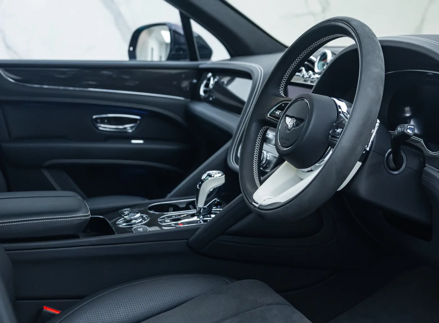 2024 Bentley Bentayga S V8 proposée par un concessionnaire spécialisé à Banstead, Royaume-Uni, photo 12 sur 15