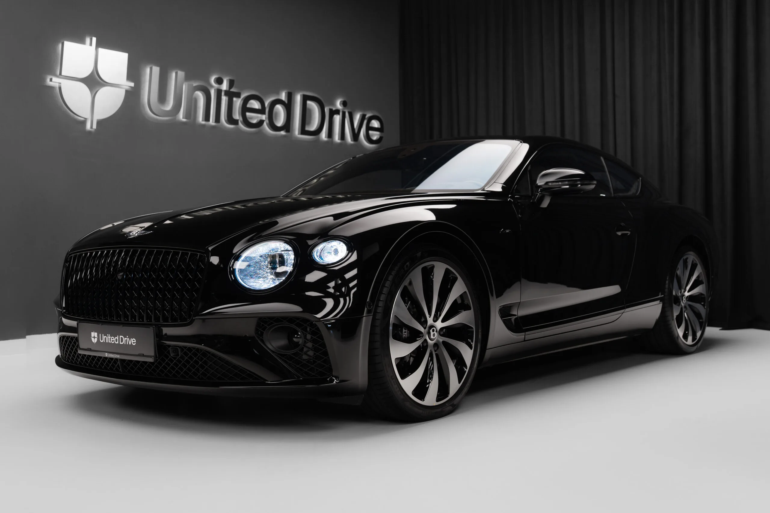 2024 Bentley Continental GT Azure V8 angeboten von einem Fachhändler in Voluntari, Rumänien, Hauptfoto