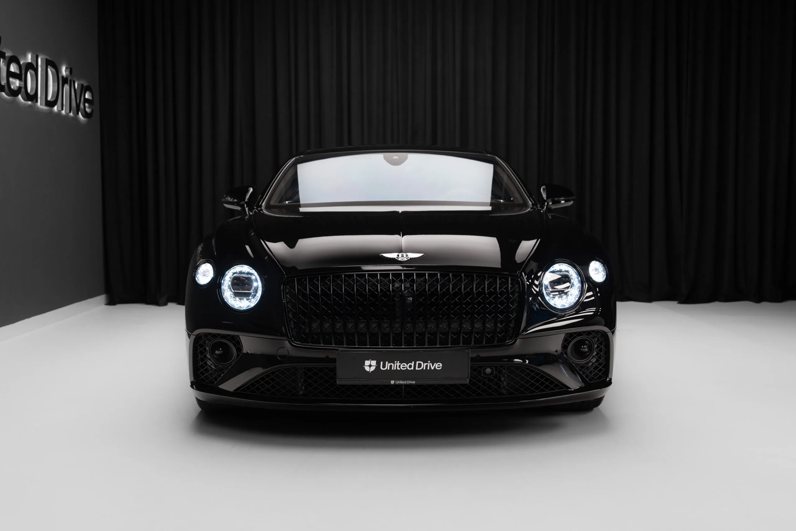 2024 Bentley Continental GT Azure V8, 2/30