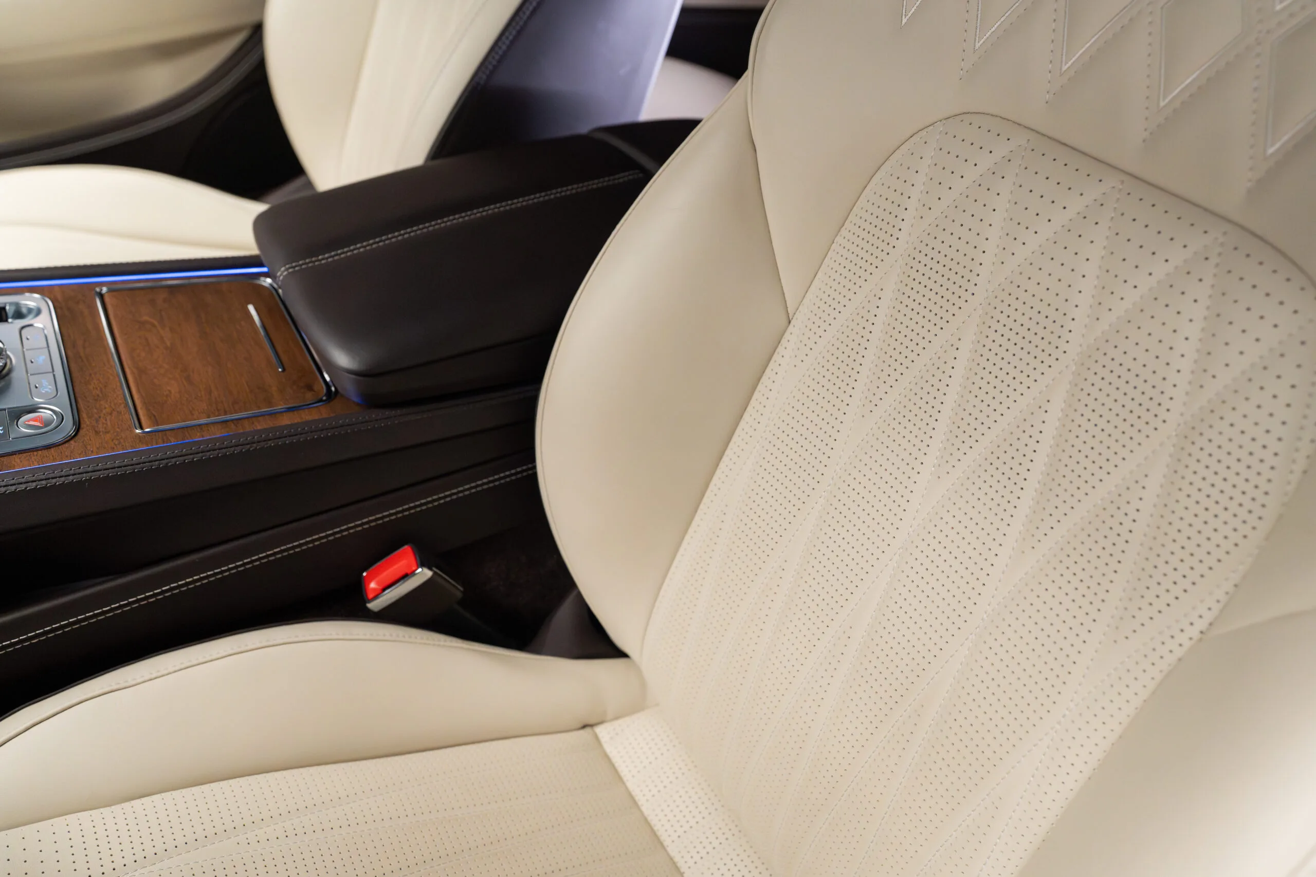 2024 Bentley Continental GT Azure V8, 29/30