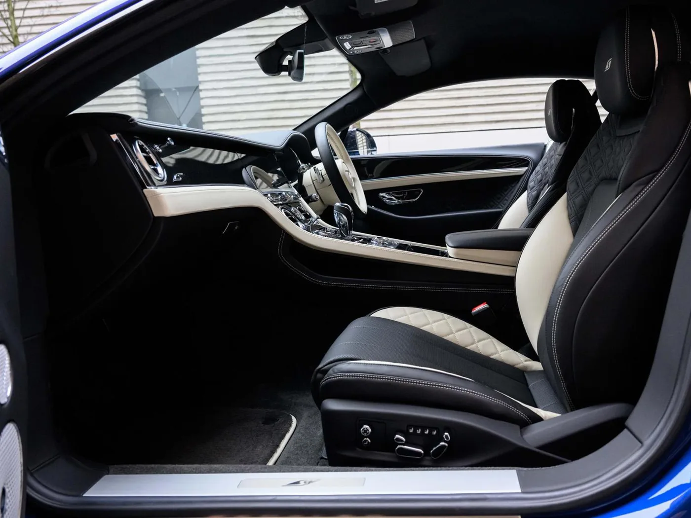 2024 Bentley Continental GT S proposée par un groupe de concessions agréées à London, Royaume-Uni, photo 14 sur 25