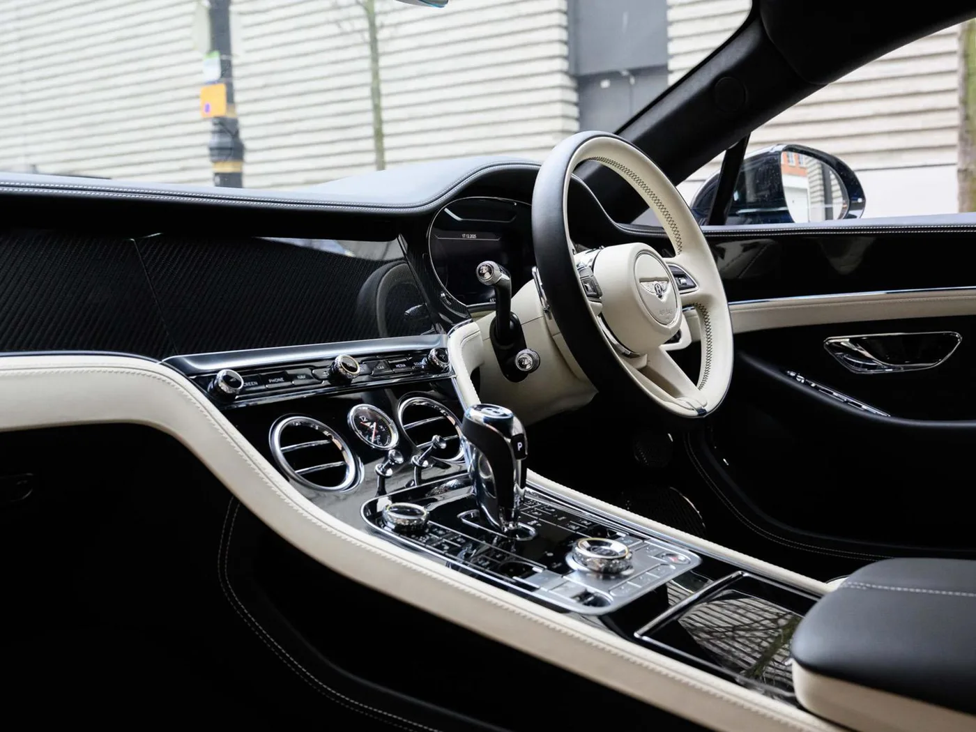 2024 Bentley Continental GT S proposée par un groupe de concessions agréées à London, Royaume-Uni, photo 15 sur 25