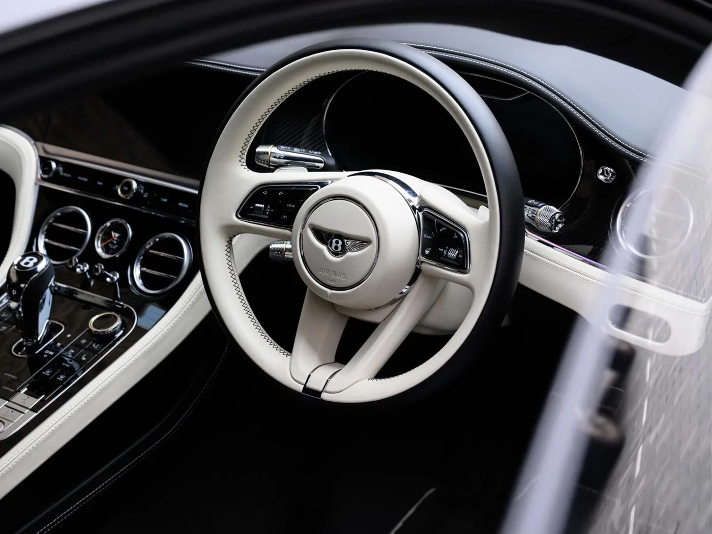 2024 Bentley Continental GT S proposée par un groupe de concessions agréées à London, Royaume-Uni, photo 16 sur 25
