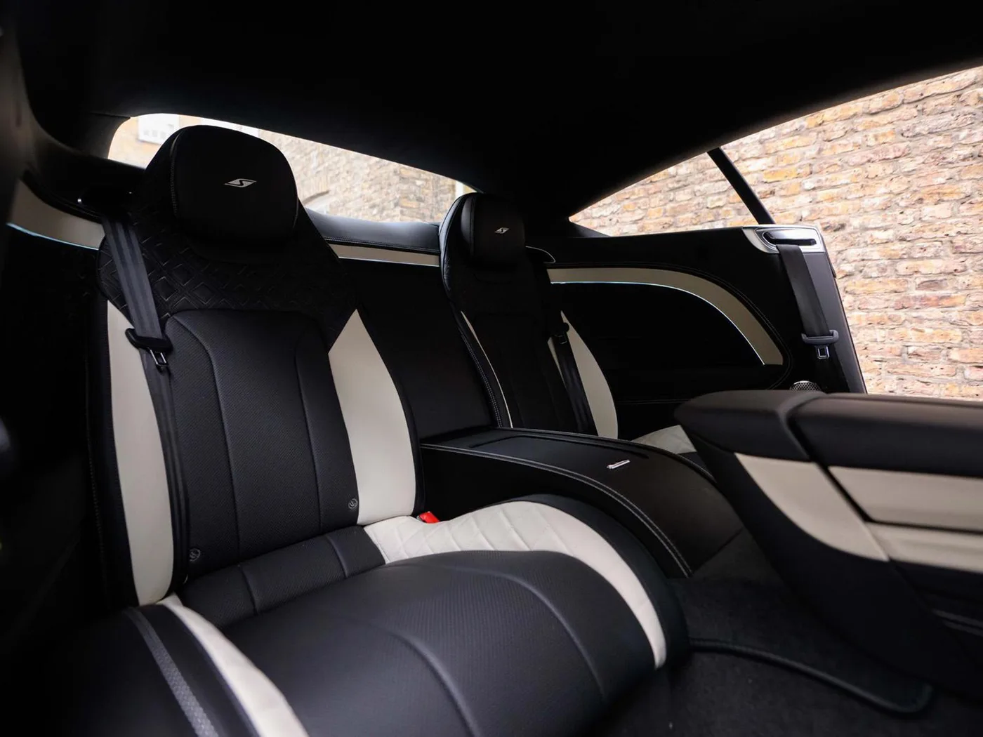 2024 Bentley Continental GT S proposée par un groupe de concessions agréées à London, Royaume-Uni, photo 23 sur 25