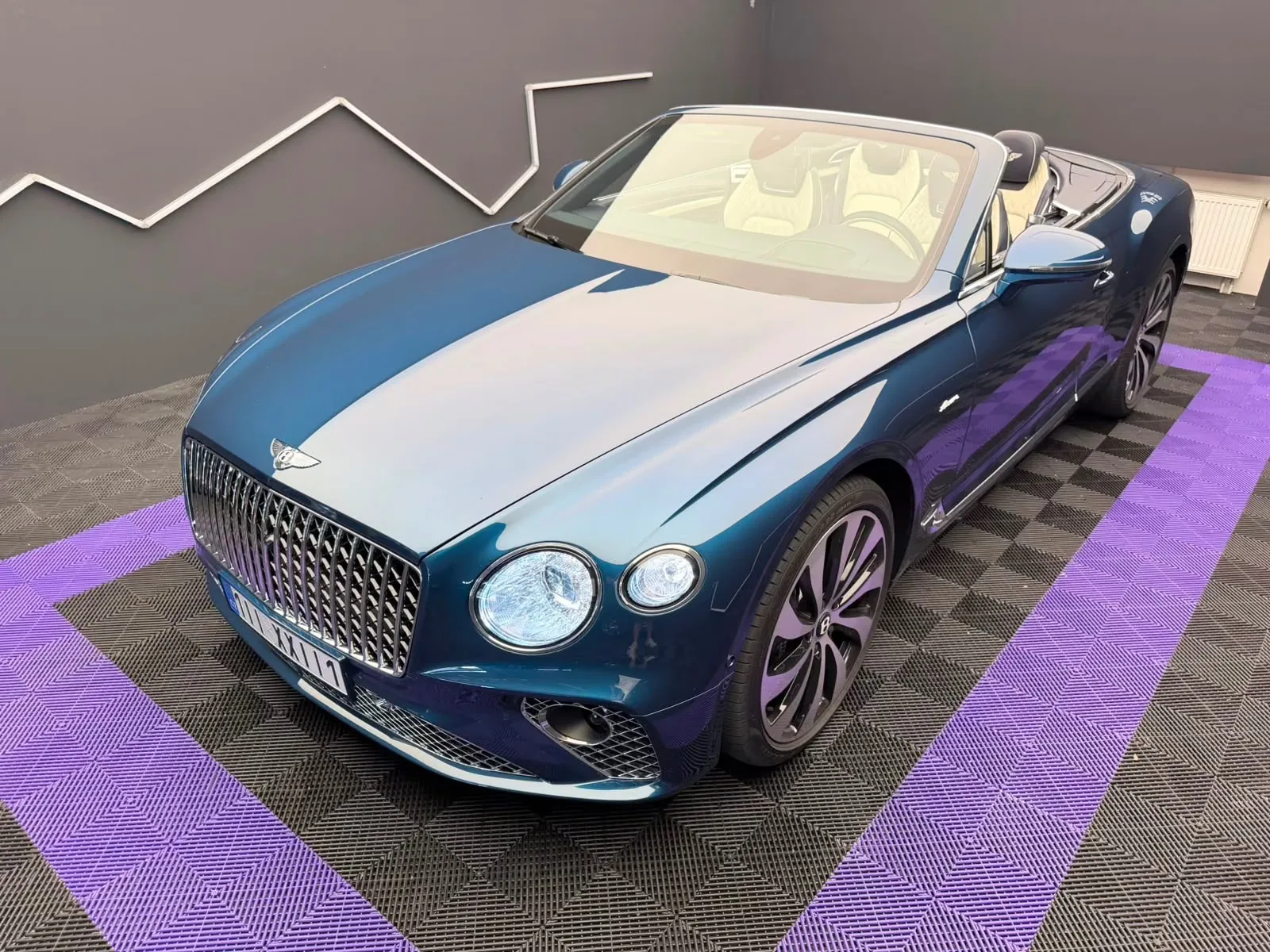 2024 Bentley Continental GTC Azure, 3/26