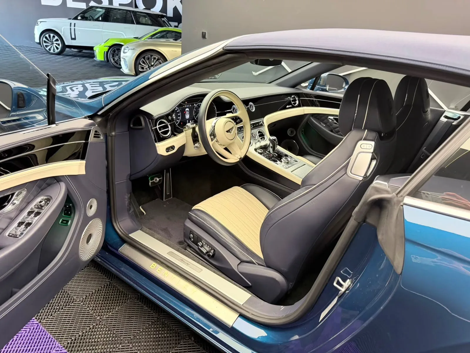 2024 Bentley Continental GTC Azure, 12/26