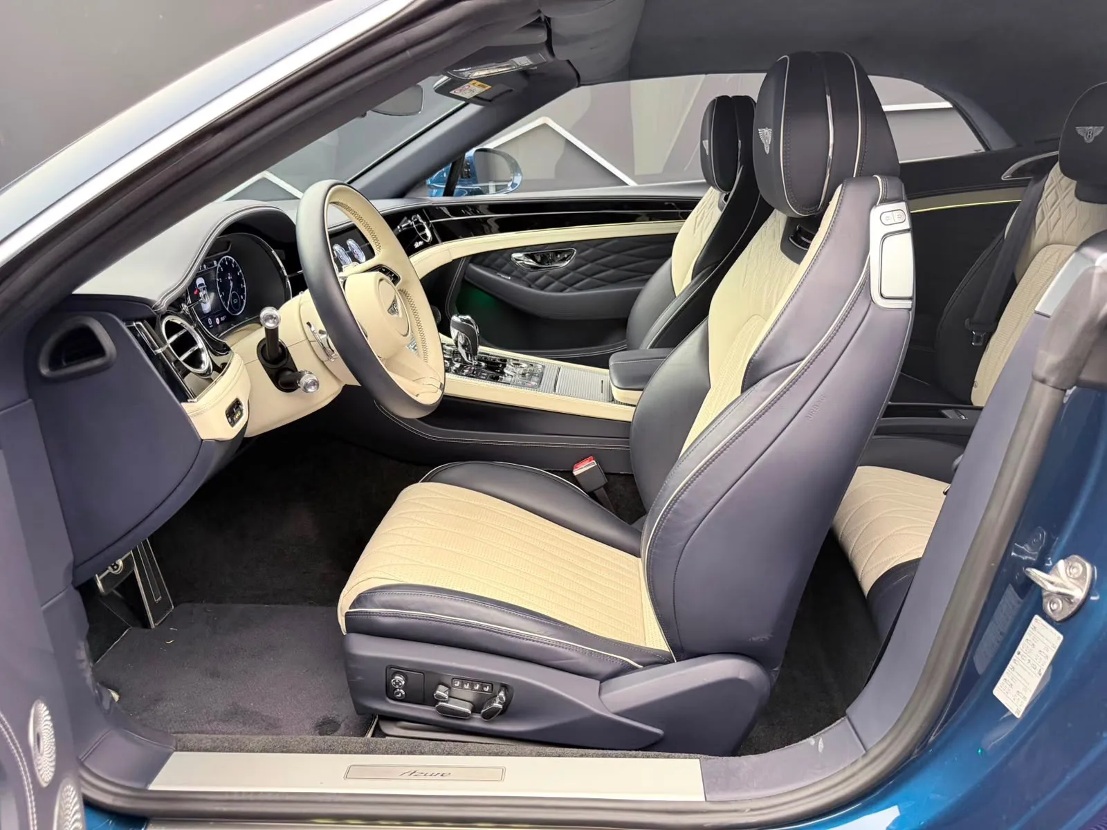 2024 Bentley Continental GTC Azure, 13/26
