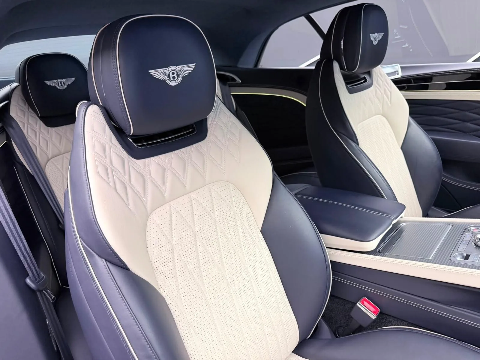 2024 Bentley Continental GTC Azure, 17/26