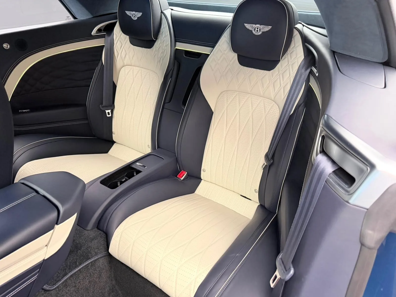 2024 Bentley Continental GTC Azure, 19/26