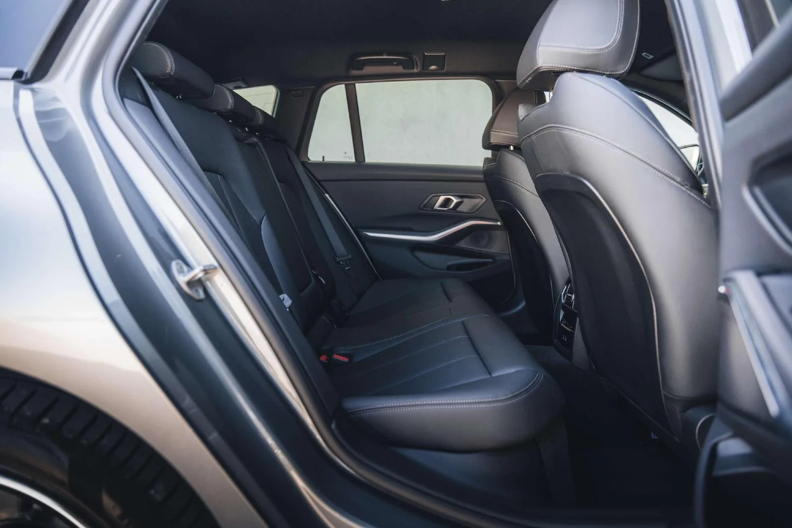 2024 BMW 330e Touring, M Sport, 18/23