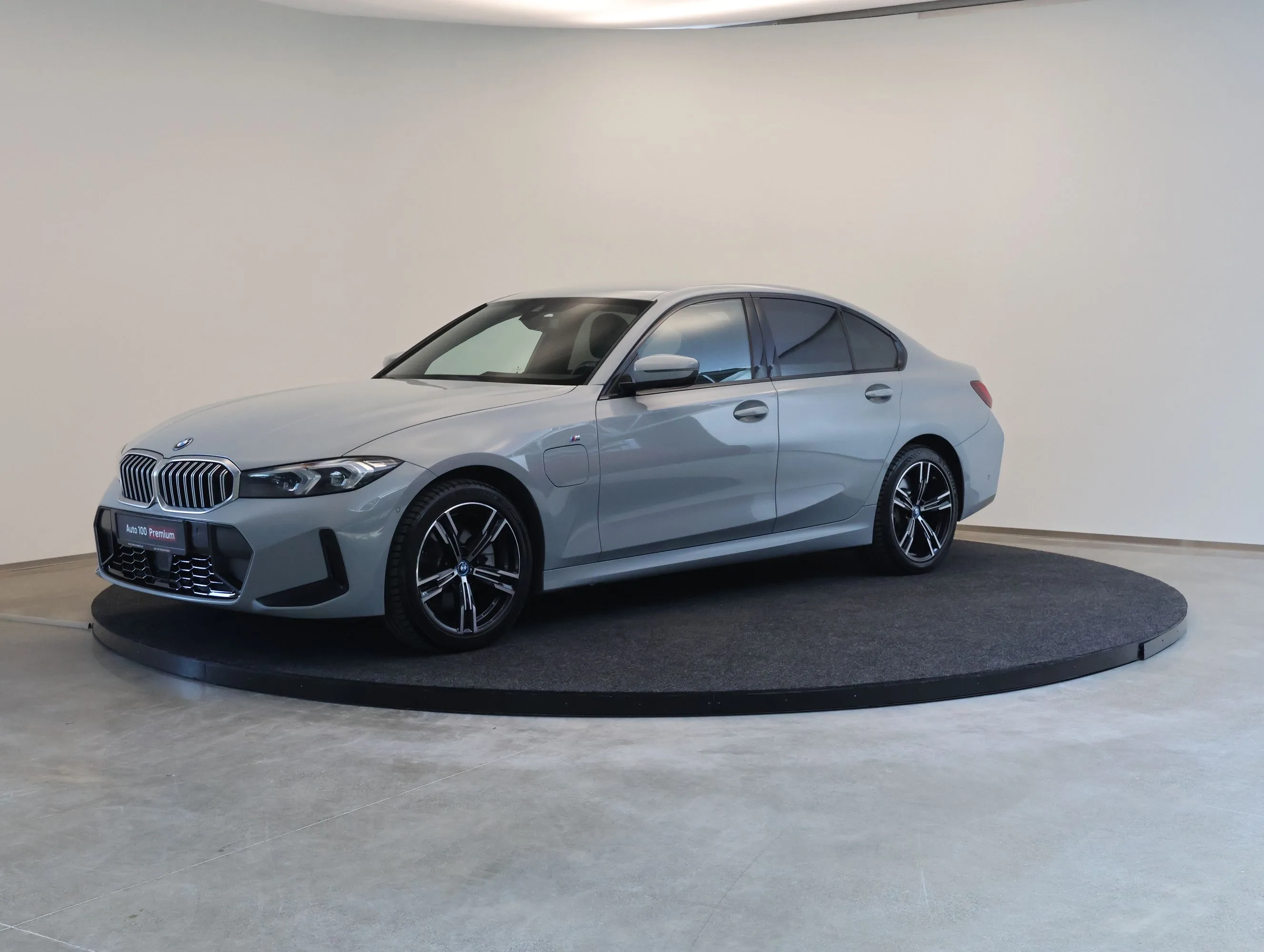 2024 BMW 330e xDrive, M Sport angeboten von einem Fachhändler in Tallinn, Estland, Hauptfoto