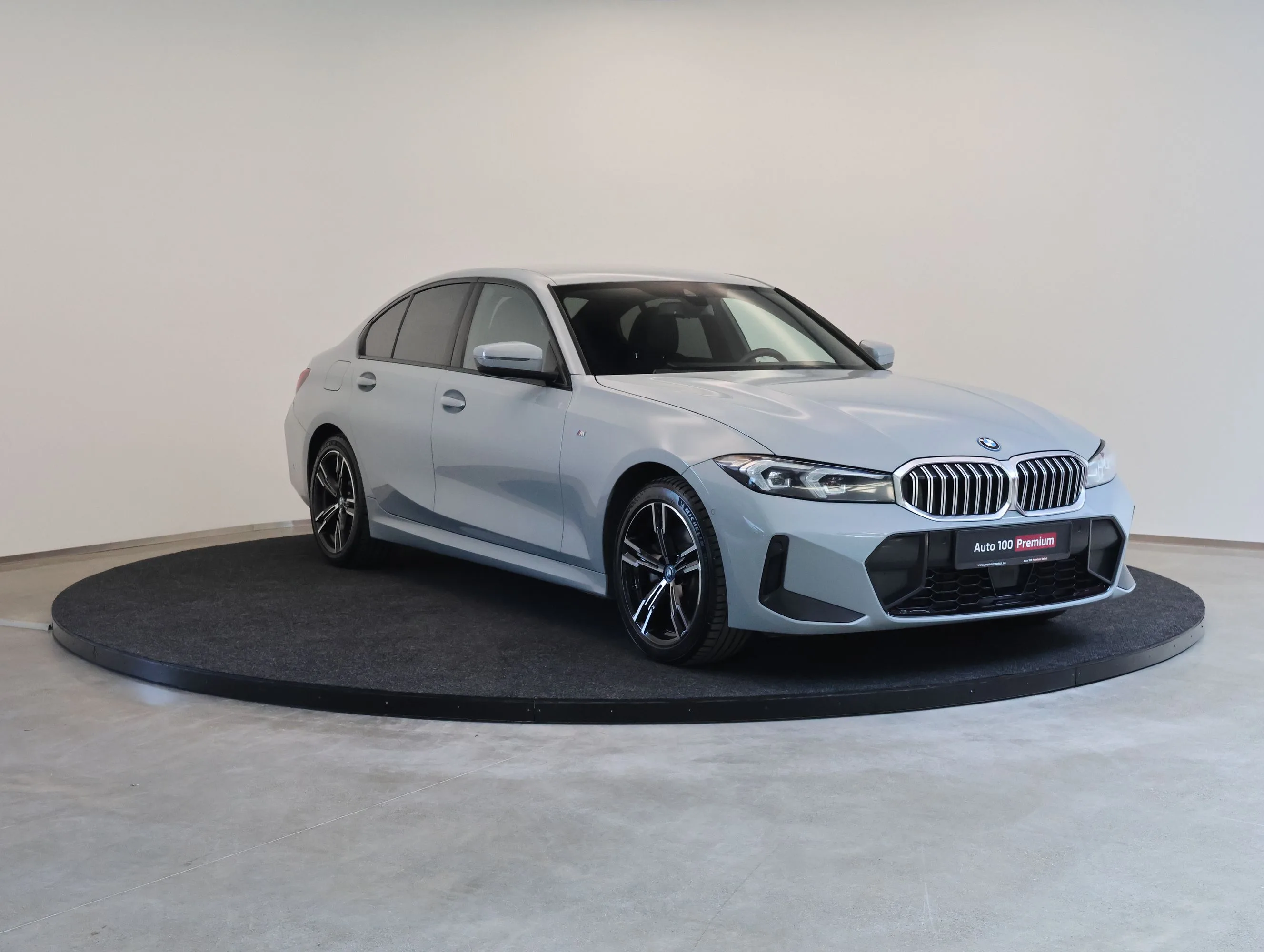 2024 BMW 330e xDrive, M Sport, 2/21