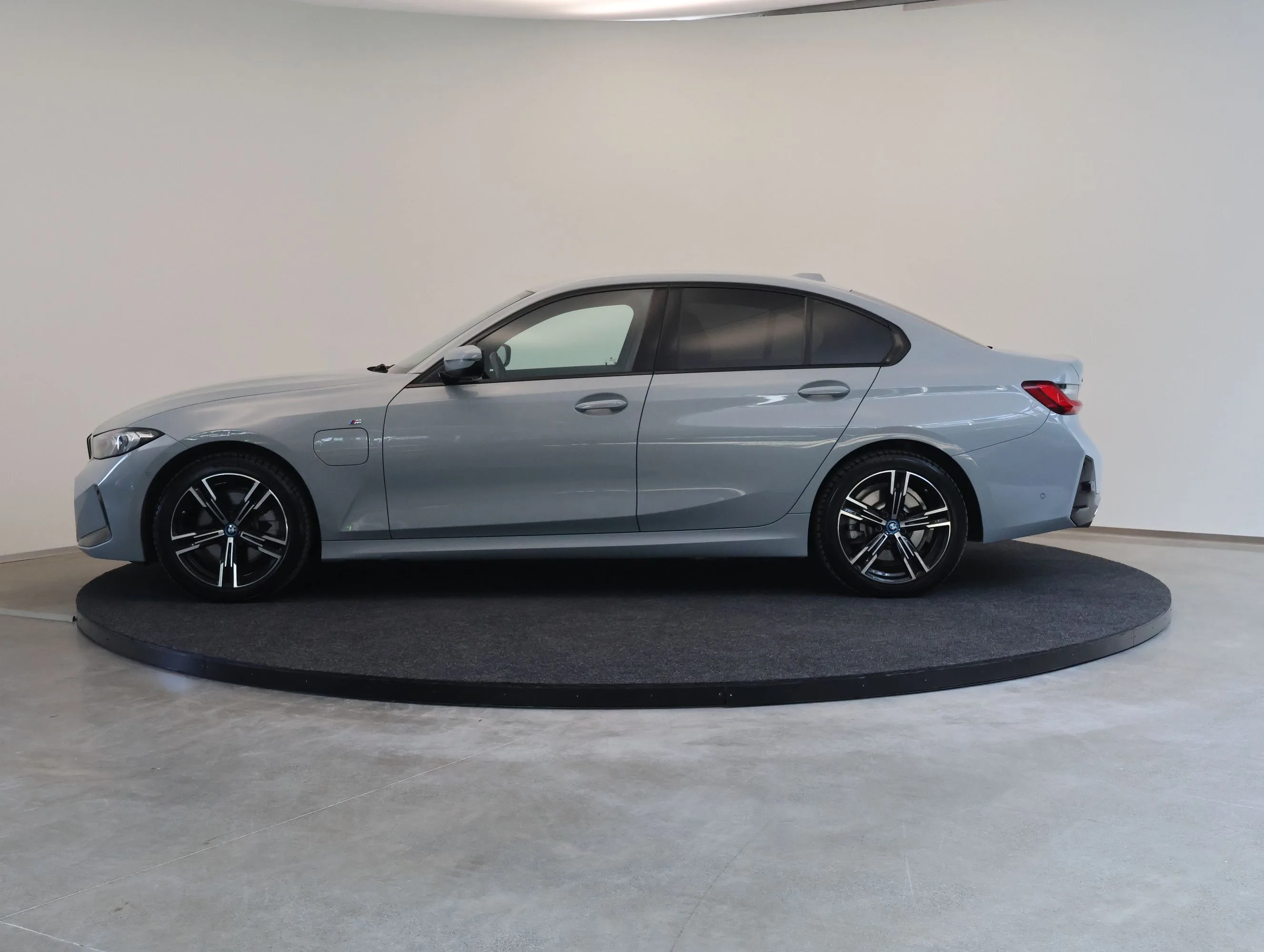 2024 BMW 330e xDrive, M Sport, 5/21