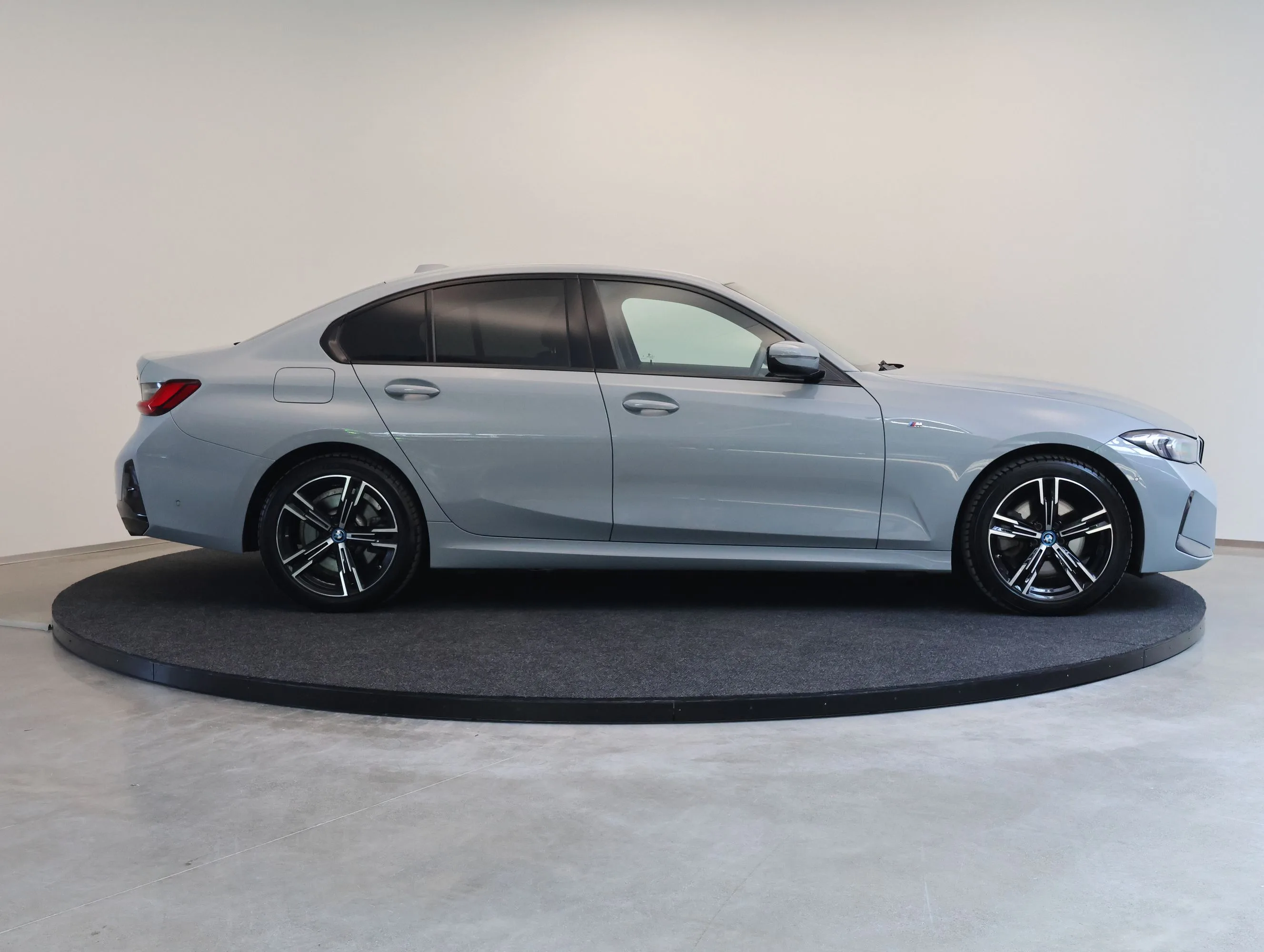 2024 BMW 330e xDrive, M Sport, 6/21