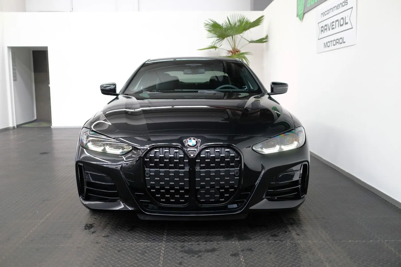 2024 BMW M440d xDrive offered by a specialist dealer in Nuremberg, Germany, photo 3 of 15