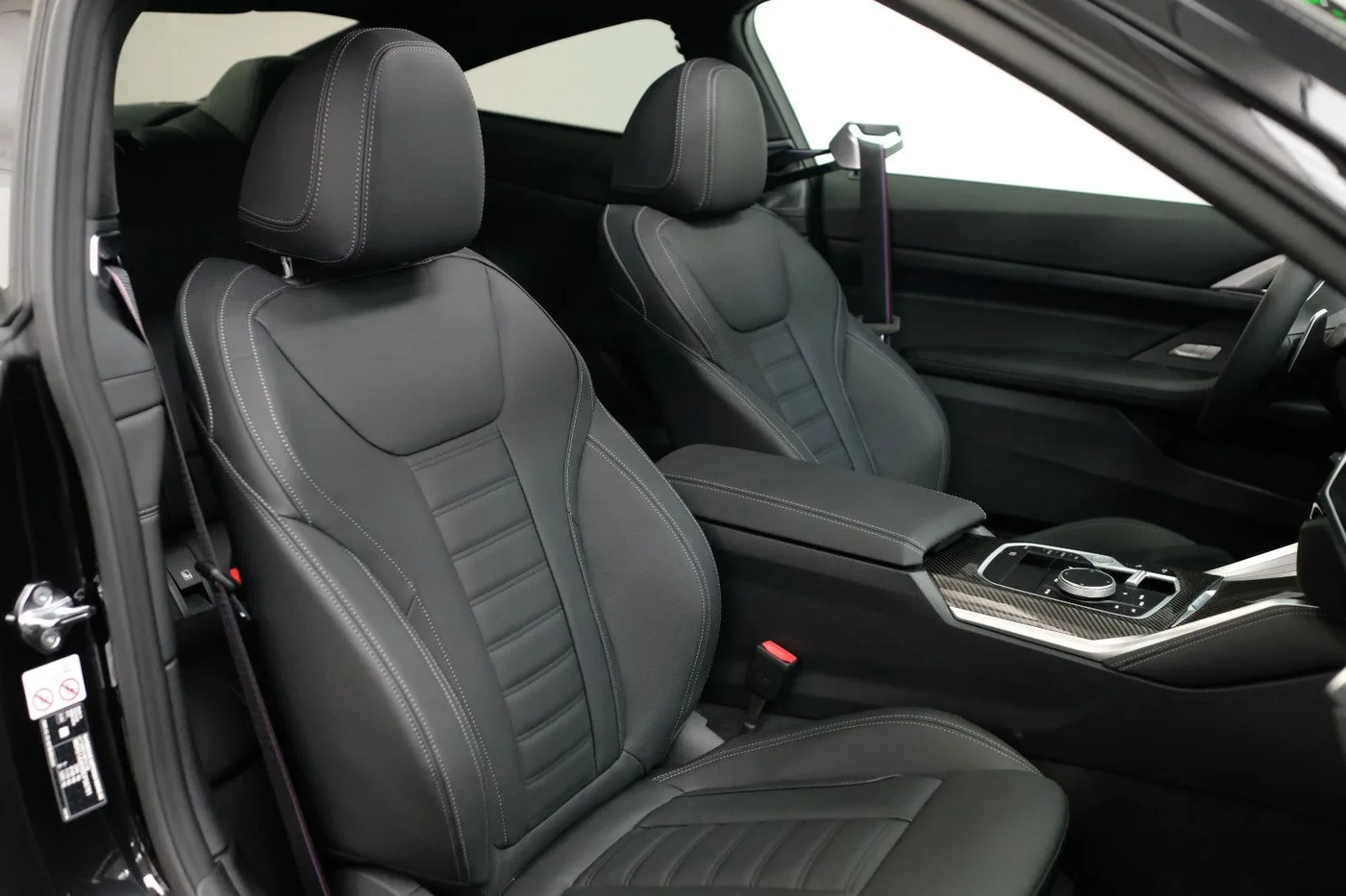 2024 BMW M440d xDrive offered by a specialist dealer in Nuremberg, Germany, photo 14 of 15