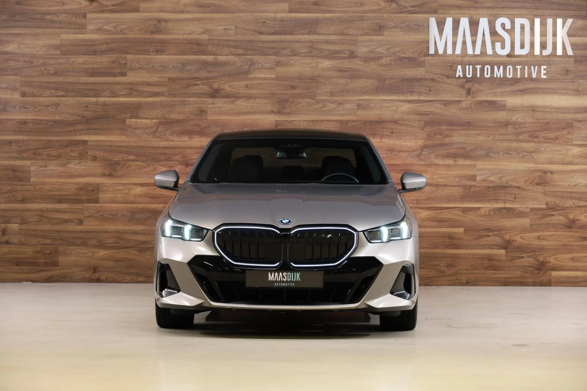 2024 BMW 550e xDrive, 2/30