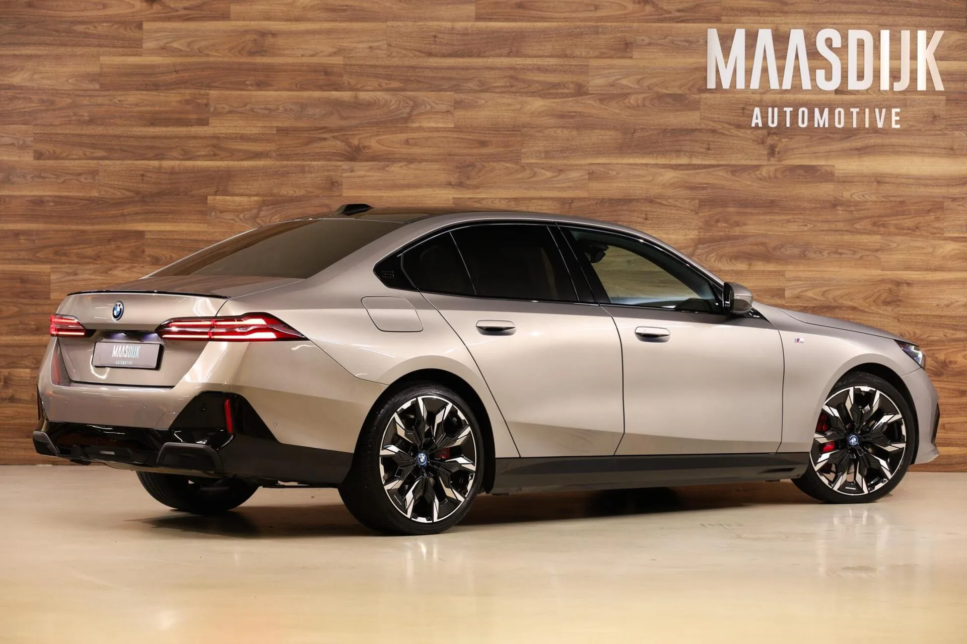 2024 BMW 550e xDrive, 6/30