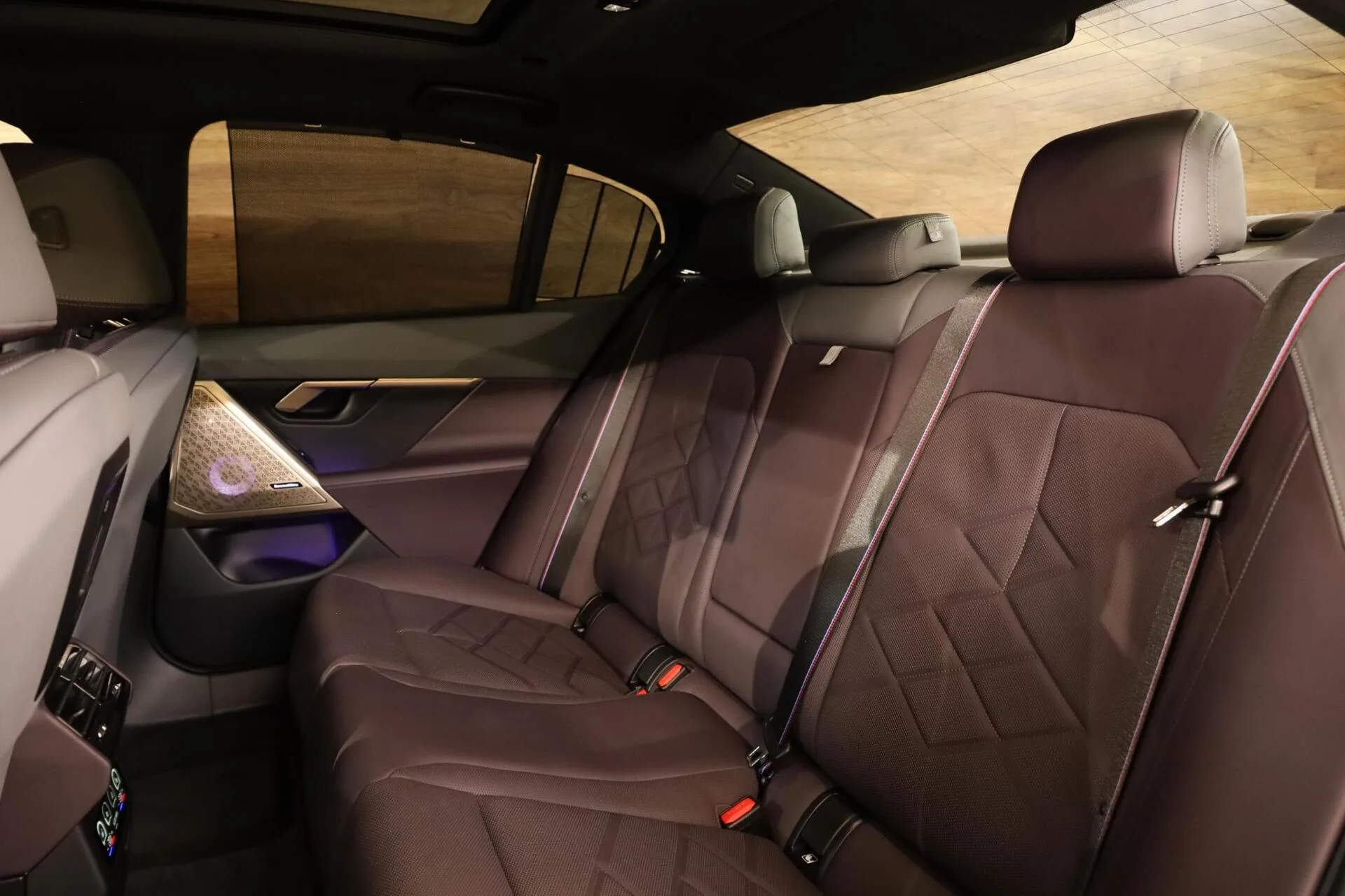 2024 BMW 550e xDrive, 8/30