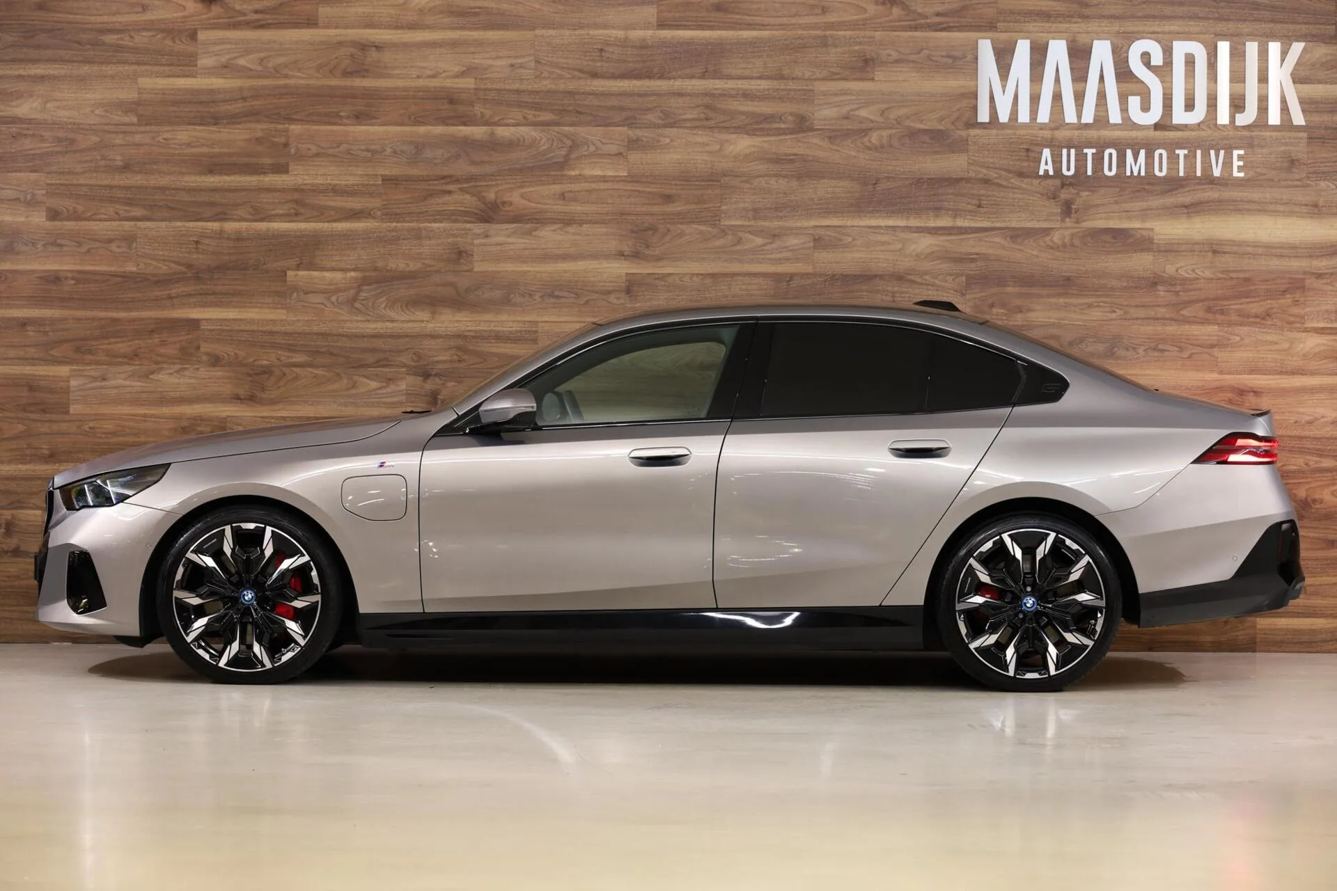 2024 BMW 550e xDrive, 11/30