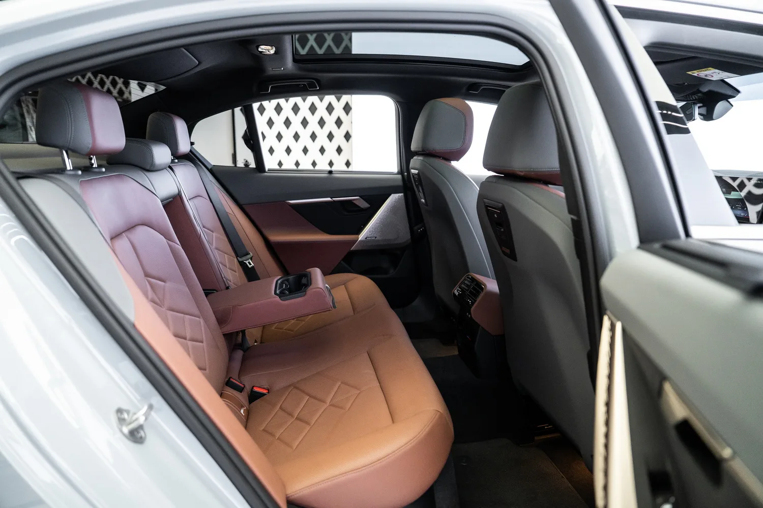 2024 BMW i5 eDrive40, 15/16