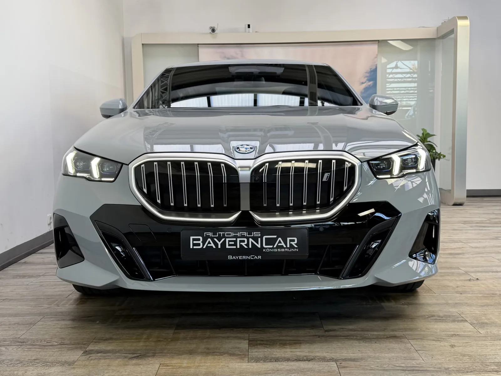 2024 BMW i5 xDrive40 M Sport, 2/30