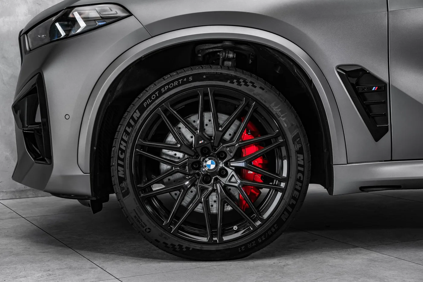 2024 BMW X5 M Competition offered by a specialist dealer in Ostrava, Czechia, photo 2 of 15