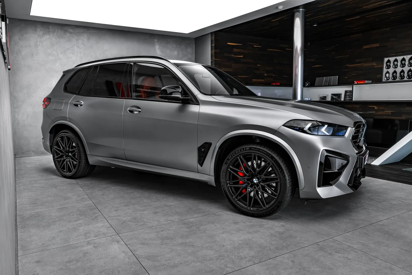 2024 BMW X5 M Competition offered by a specialist dealer in Ostrava, Czechia, photo 4 of 15