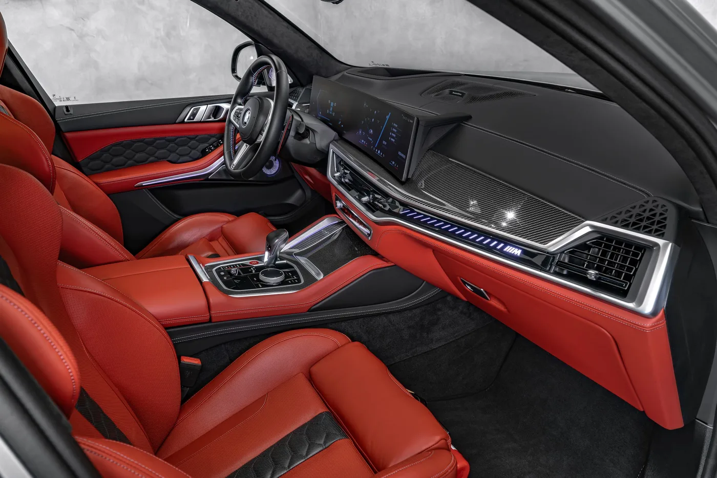 2024 BMW X5 M Competition offered by a specialist dealer in Ostrava, Czechia, photo 13 of 15