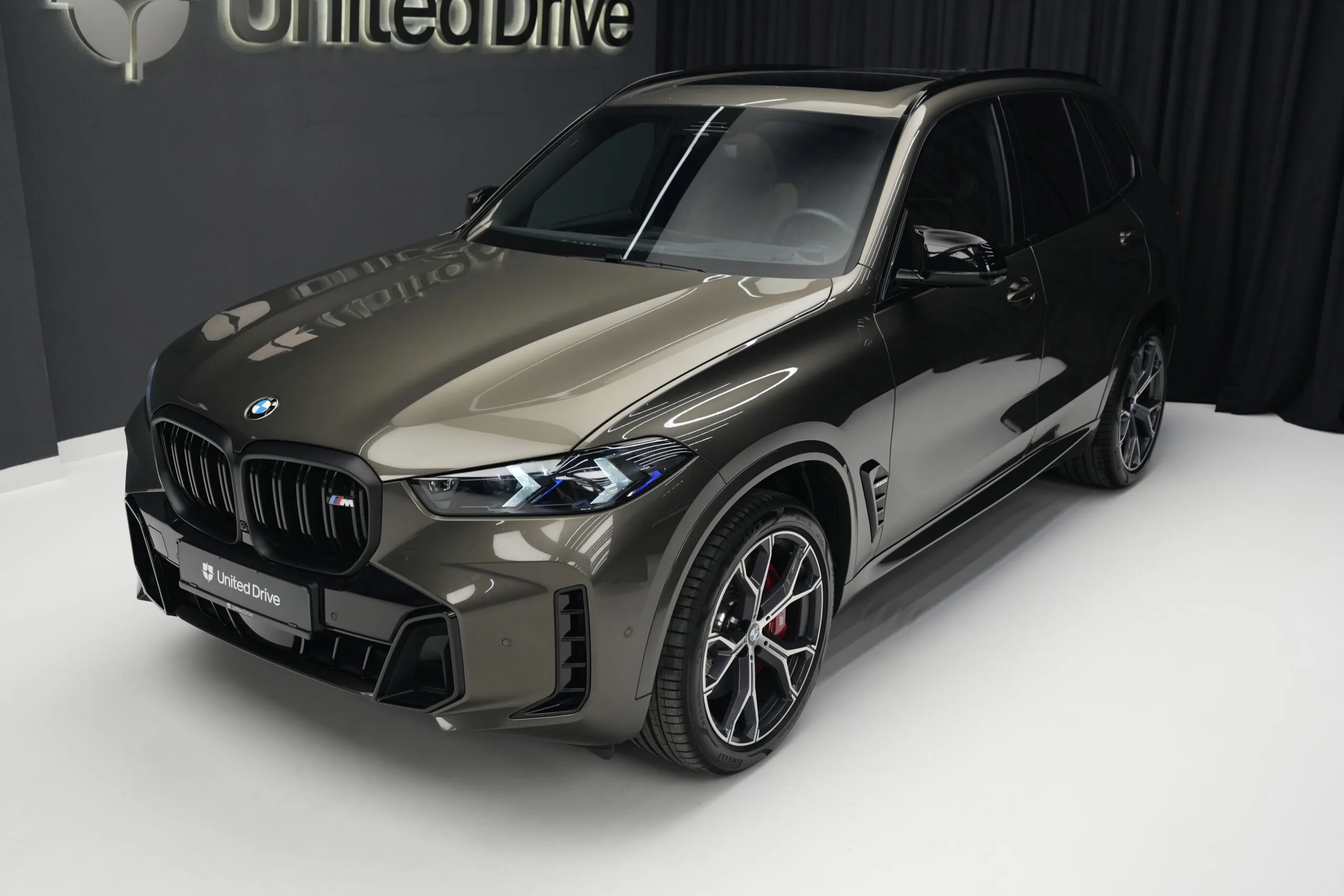 2024 BMW X5 M60i, 2/30