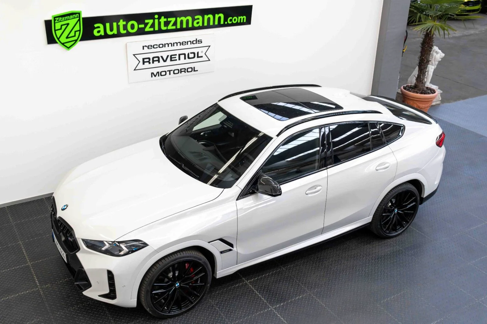 2024 BMW X6 M60i xDrive angeboten von einem Fachhändler in Nuremberg, Deutschland, Hauptfoto
