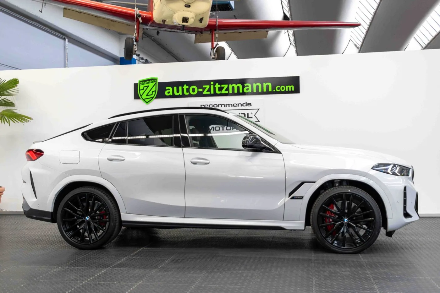 2024 BMW X6 M60i xDrive proposée par un concessionnaire spécialisé à Nuremberg, Allemagne, photo 3 sur 15