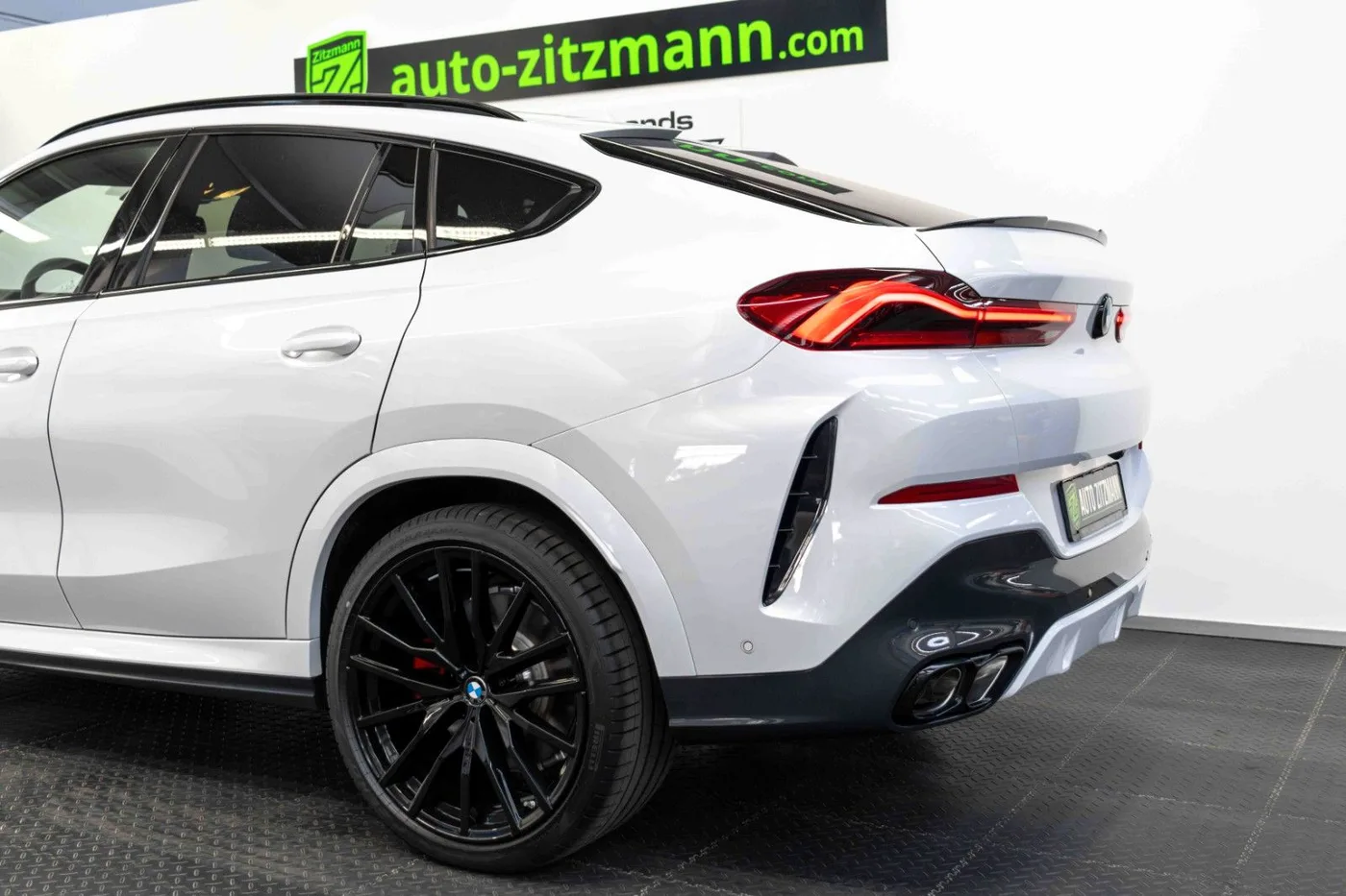 2024 BMW X6 M60i xDrive proposée par un concessionnaire spécialisé à Nuremberg, Allemagne, photo 9 sur 15