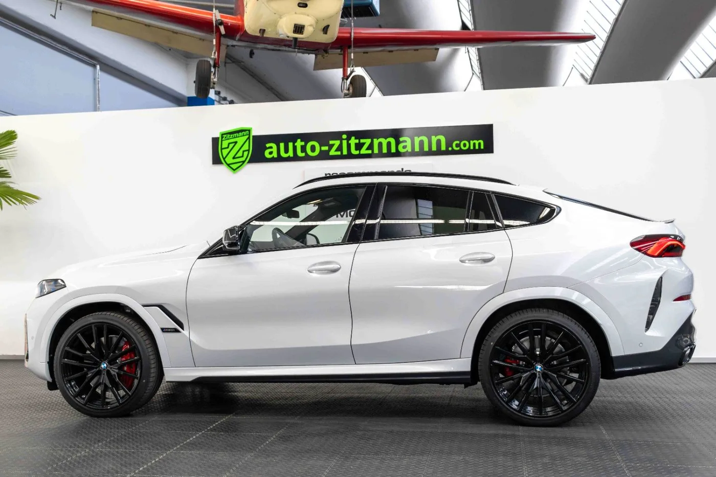 2024 BMW X6 M60i xDrive proposée par un concessionnaire spécialisé à Nuremberg, Allemagne, photo 10 sur 15