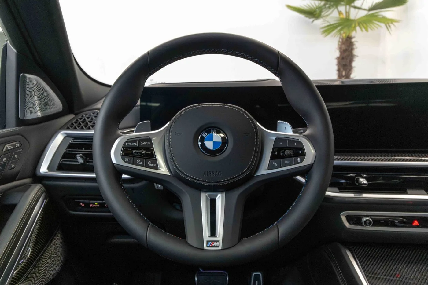 2024 BMW X6 M60i xDrive proposée par un concessionnaire spécialisé à Nuremberg, Allemagne, photo 15 sur 15