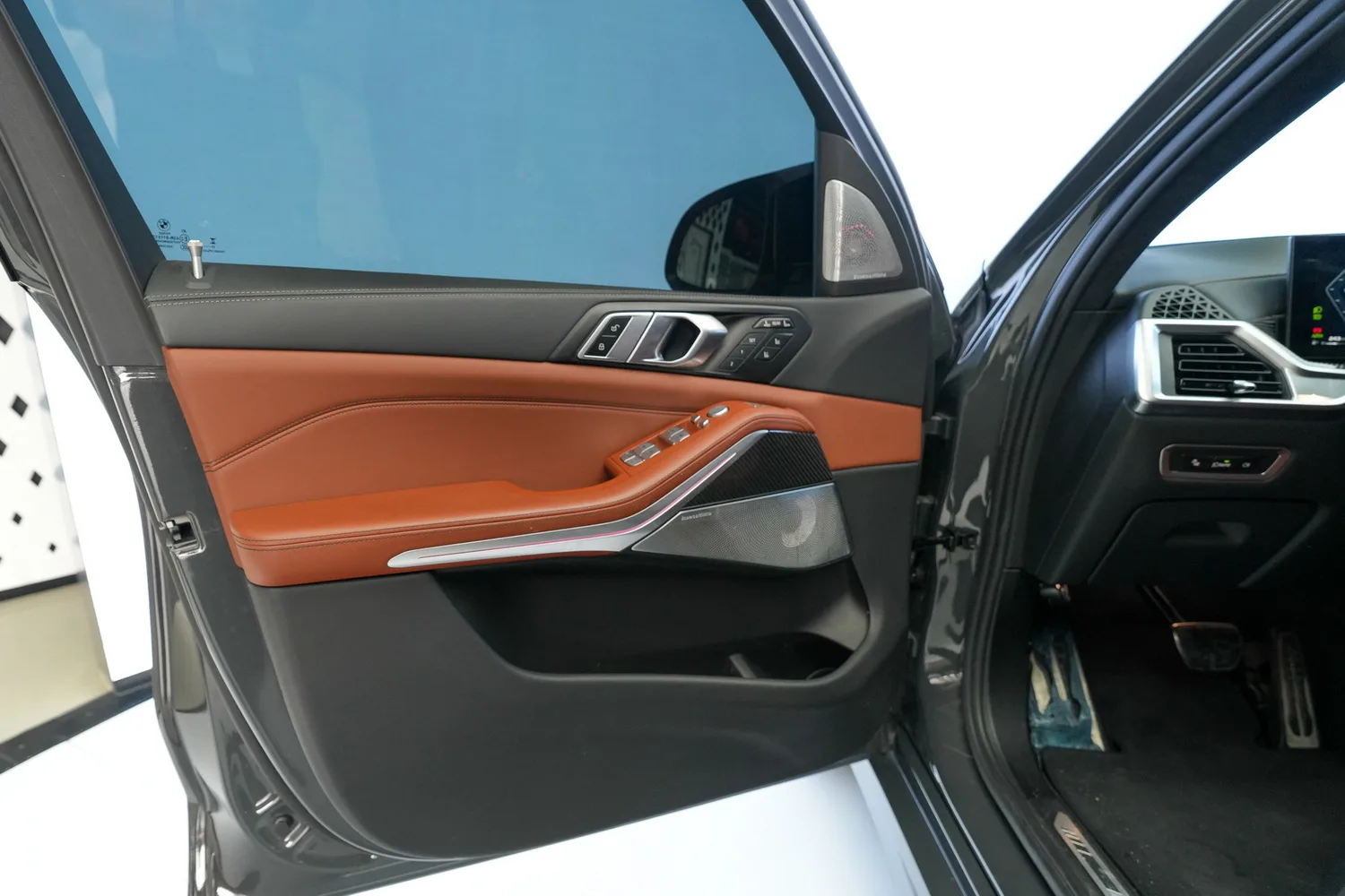 2024 BMW X7 M60i, 2/17