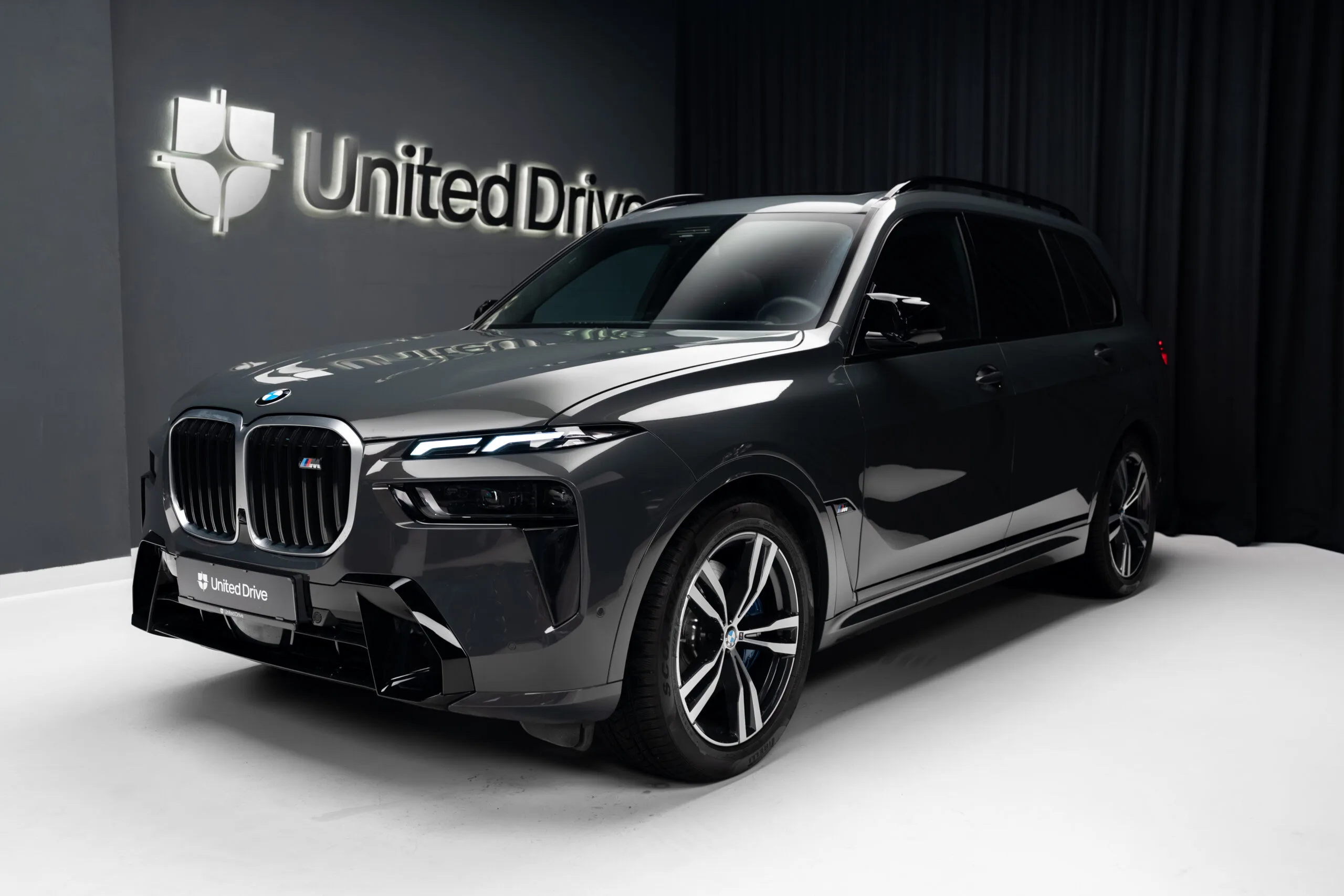 2024 BMW X7 M60i angeboten von einem Fachhändler in Voluntari, Rumänien, Hauptfoto