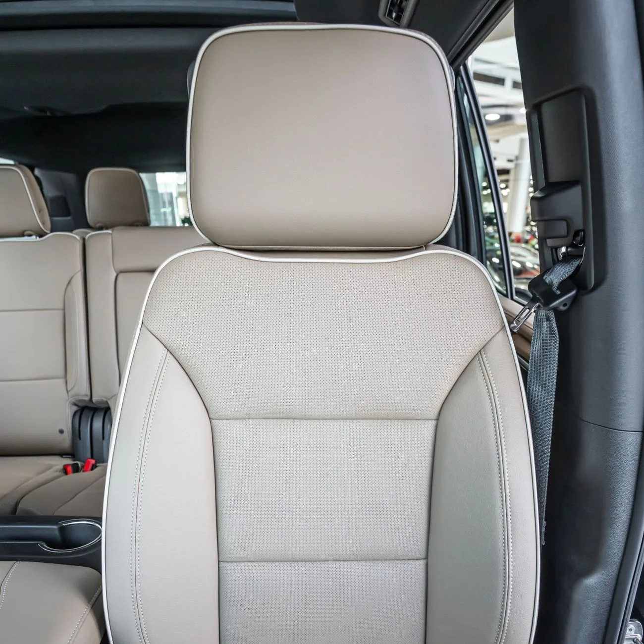 2024 Chevrolet Tahoe Premier angeboten von einem Fachhändler in Dubai, Vereinigte Arabische Emirate, Foto 8 von 12
