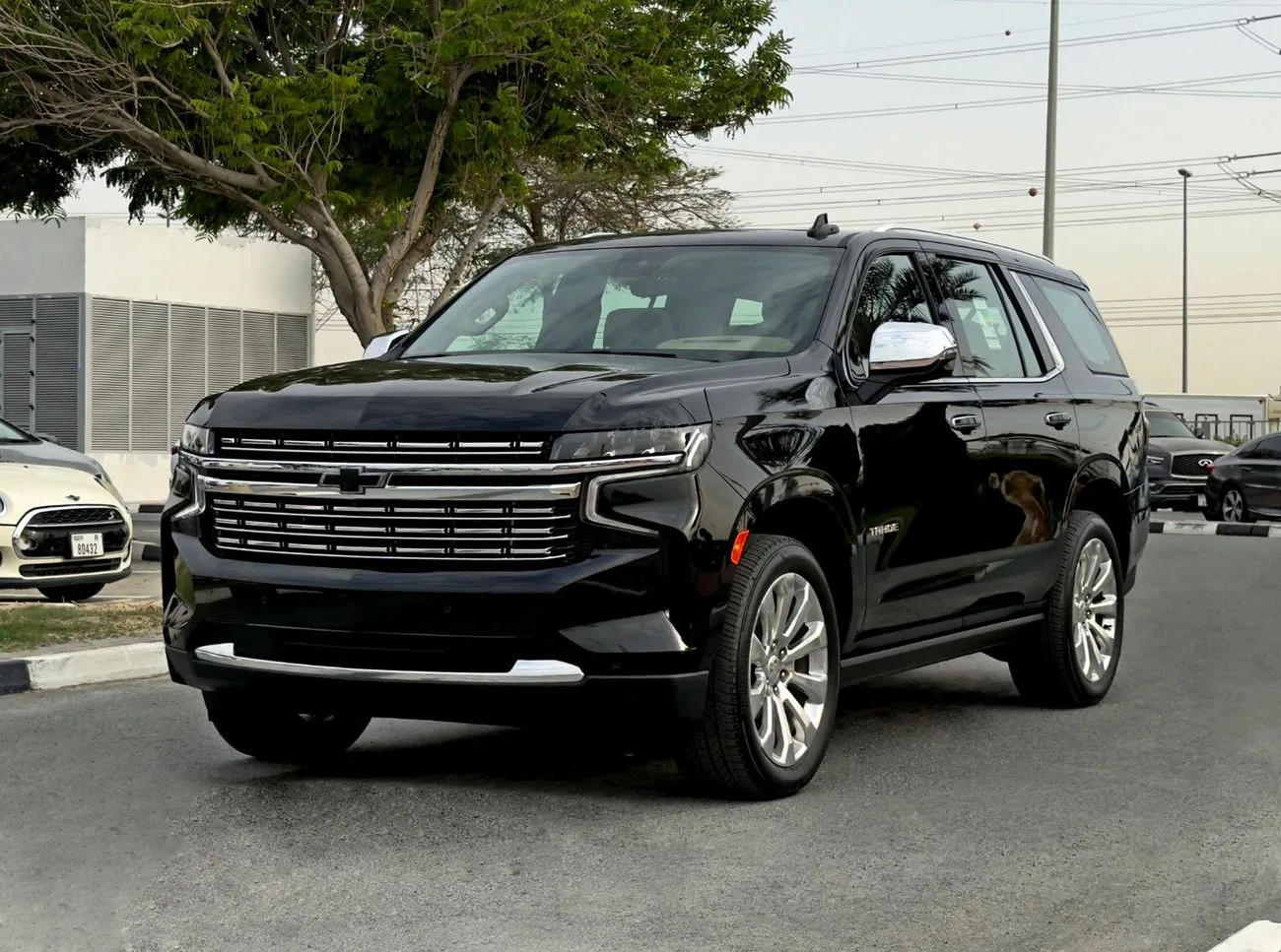2024 Chevrolet Tahoe Premier angeboten von einem Fachhändler in Dubai, Vereinigte Arabische Emirate, Hauptfoto