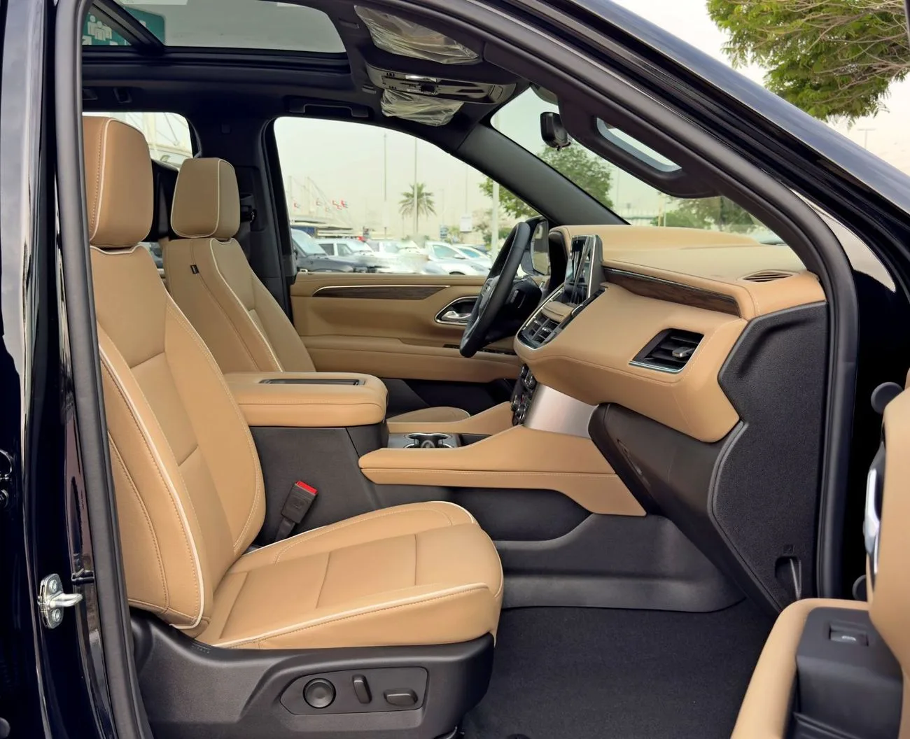 2024 Chevrolet Tahoe Premier offered by a specialist dealer in Dubai, United Arab Emirates, photo 11 of 13