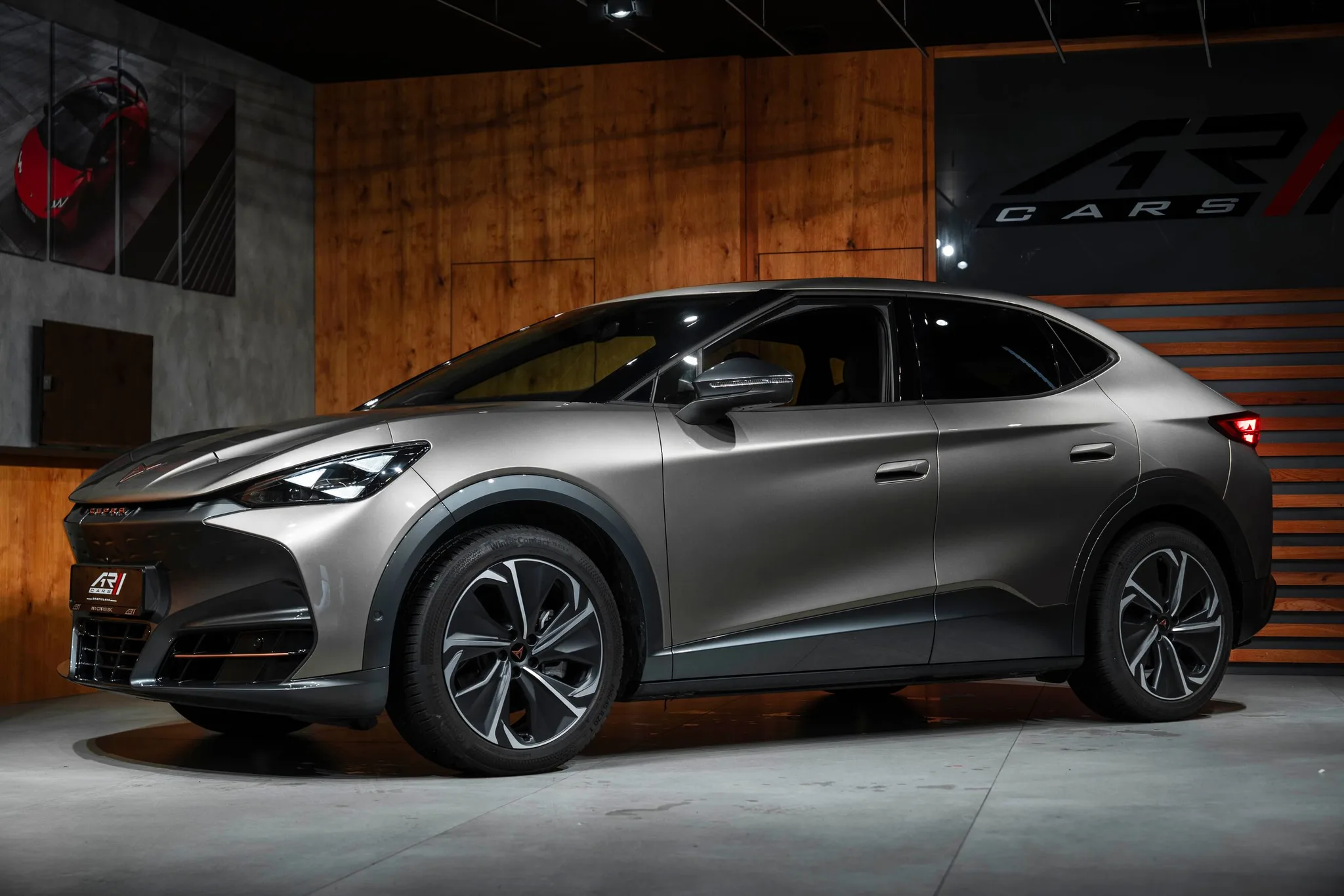 2024 Cupra Tavascan Extreme proposée par un concessionnaire spécialisé à Bratislava, Slovaquie, photo principale