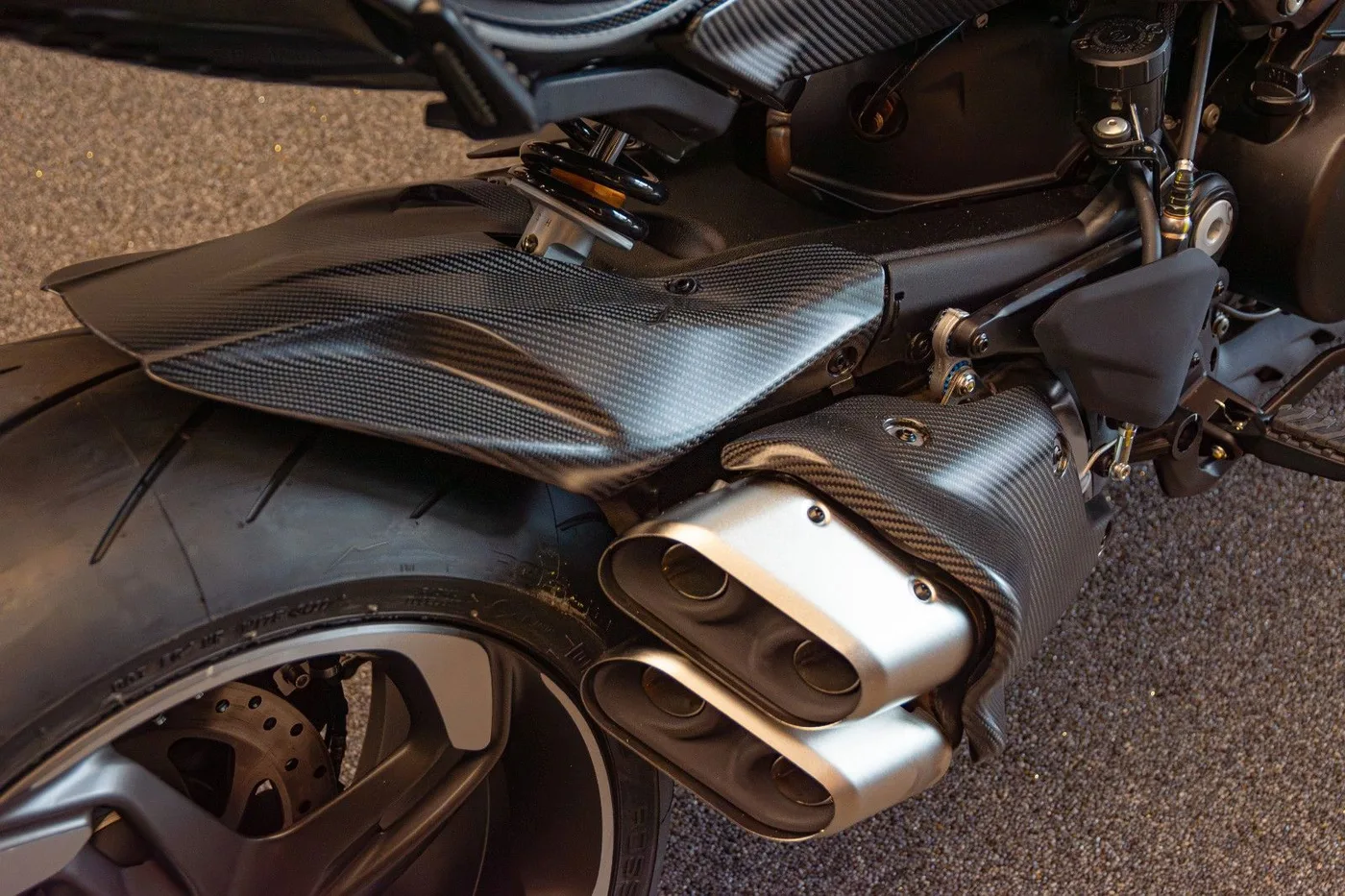 2024 Ducati Diavel V4 angeboten von einem Händler für Luxusmotorräder in Gronau, Deutschland, Foto 9 von 25